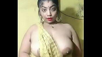 indian bhabi boobs pressing