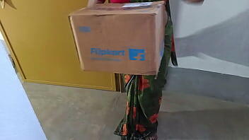 हिंदी में चुदाई Get fucked from flipkart delivery boy instead of money when my husband not home